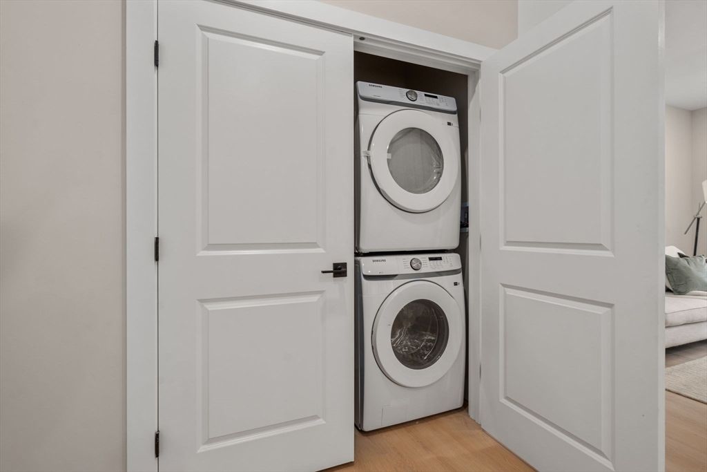Interior, Utility Closets, Washer, Wood Texture Flooring