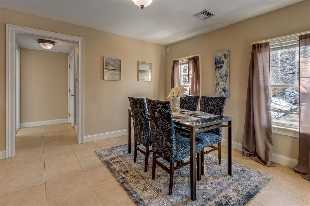 Dining room, Interior