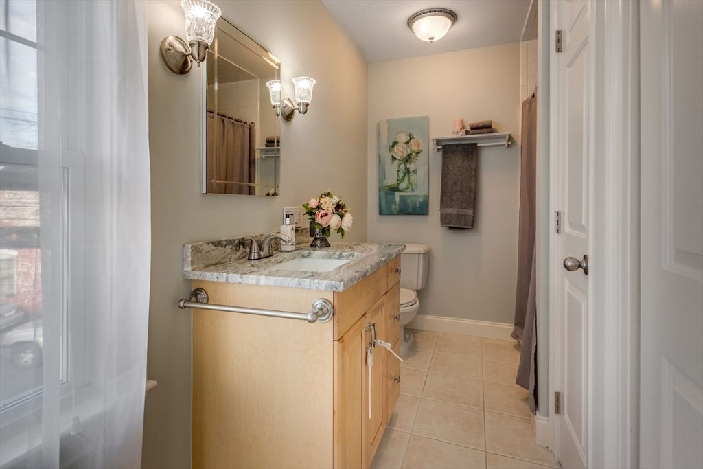 Bathroom, Interior, Tile Countertops