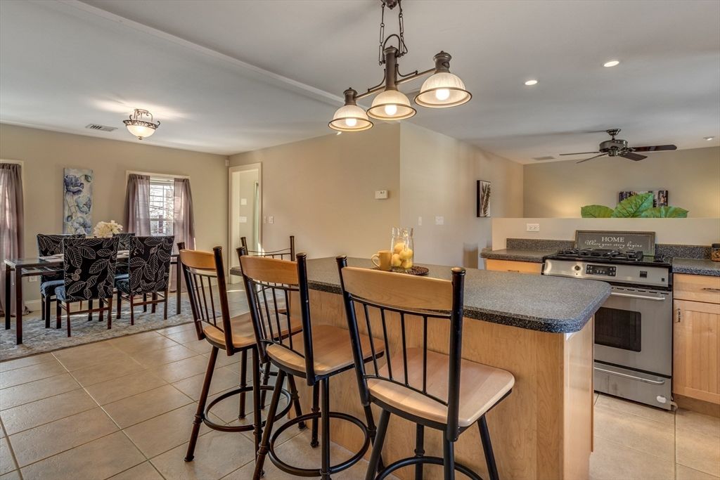 Dining room, Interior, Kitchen, Pendant Lights, Recessed Lighting, Stainless Steel Appliances