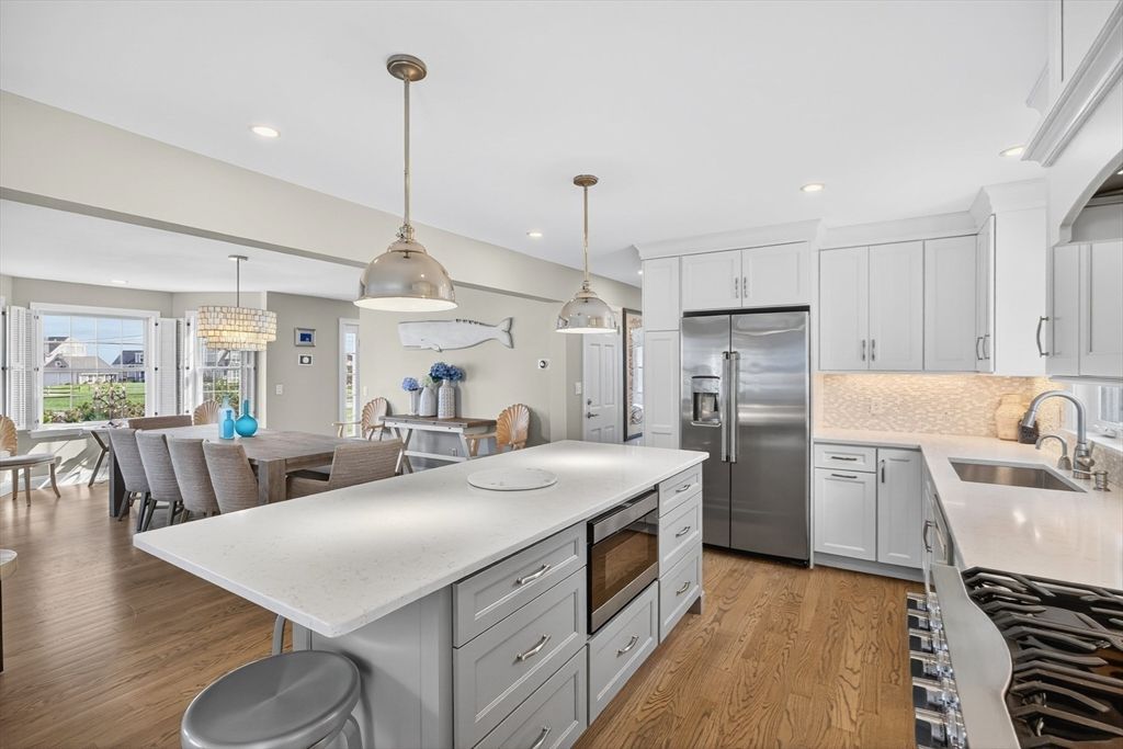 Chandelier, Dining room, Interior, Kitchen, Pendant Lights, Recessed Lighting, Stainless Steel Appliances, Wood Texture Flooring