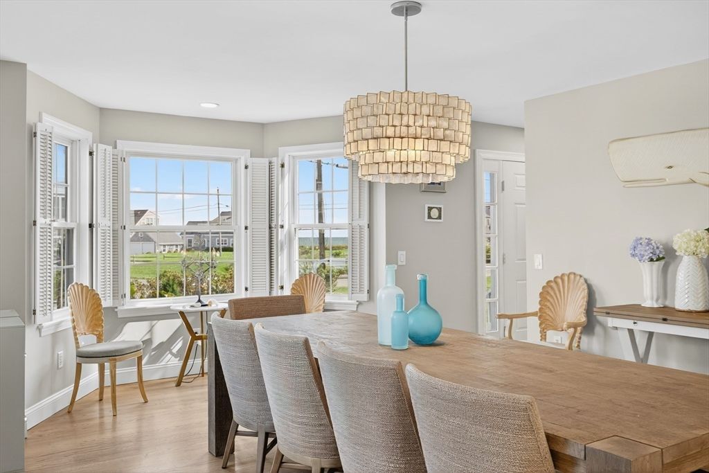 Chandelier, Dining room, Interior, Recessed Lighting, Wood Texture Flooring