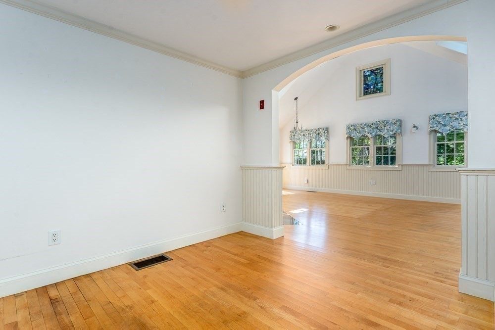 Chandelier, Empty room, Interior, Wood Texture Flooring
