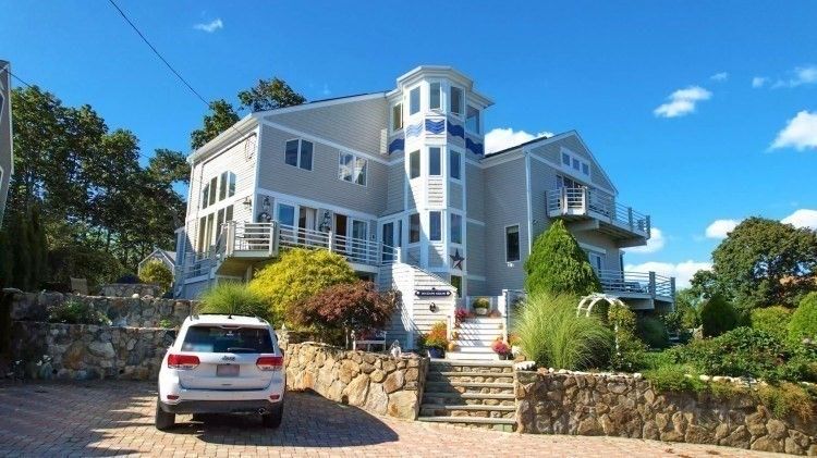 Exterior, Facade, Queen Anne Victorian