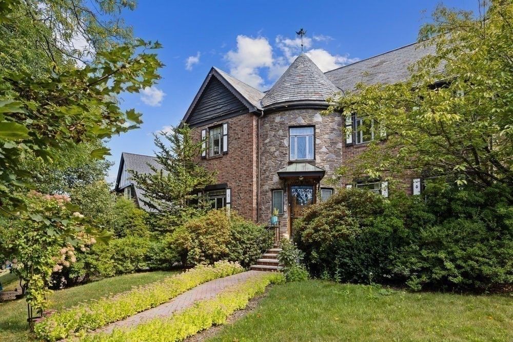Exterior, Facade, Brick Facade, Queen Anne Victorian