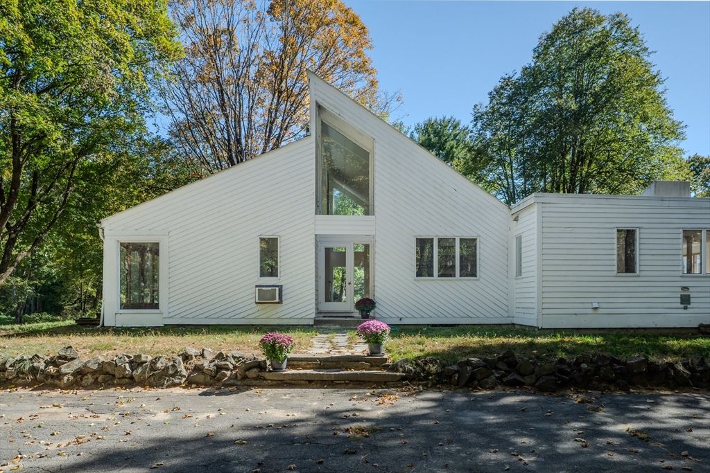 Exterior, Facade, Farmhouse