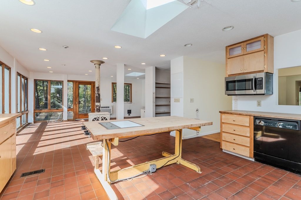Game Room, Interior, Recessed Lighting