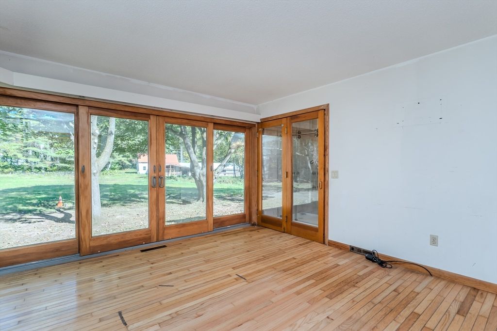 Empty room, Interior, Sun Room, Wood Texture Flooring