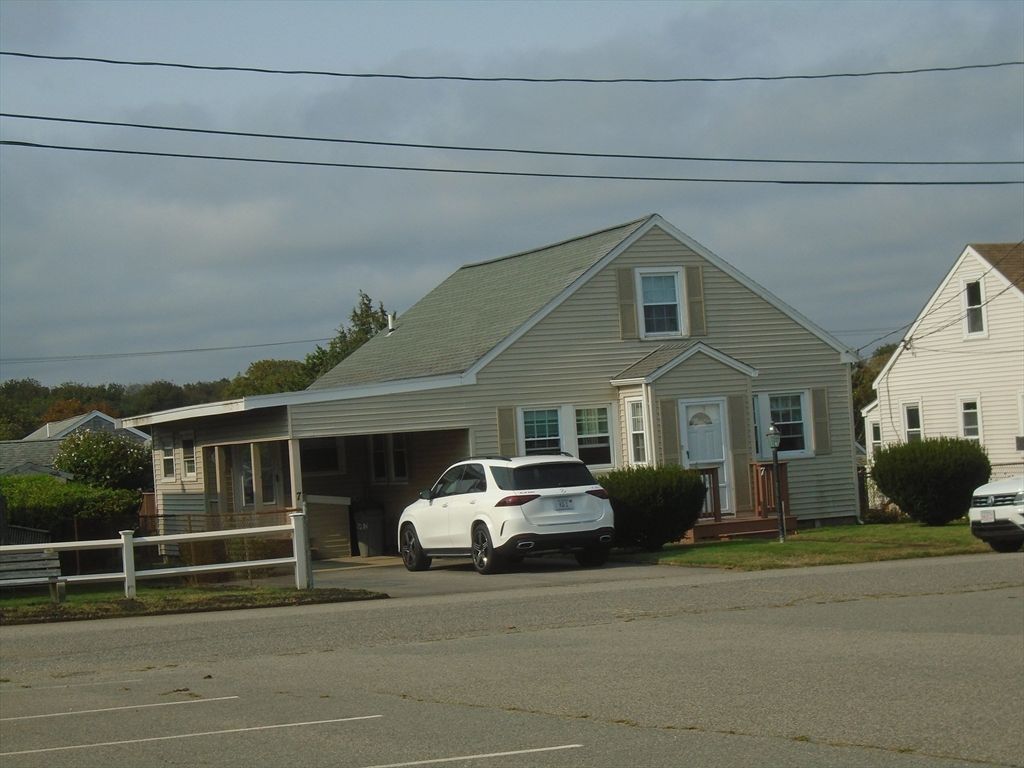 Attached, Exterior, Facade, Queen Anne Victorian