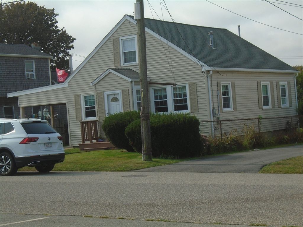 Exterior, Facade, Cape Cod