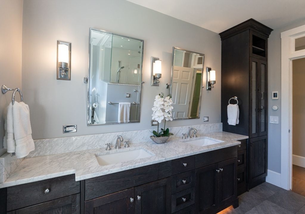 Bathroom, Dual Sink Vanities, Interior