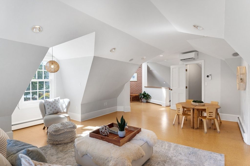 Dining room, Interior, Living room, Pendant Lights, Recessed Lighting