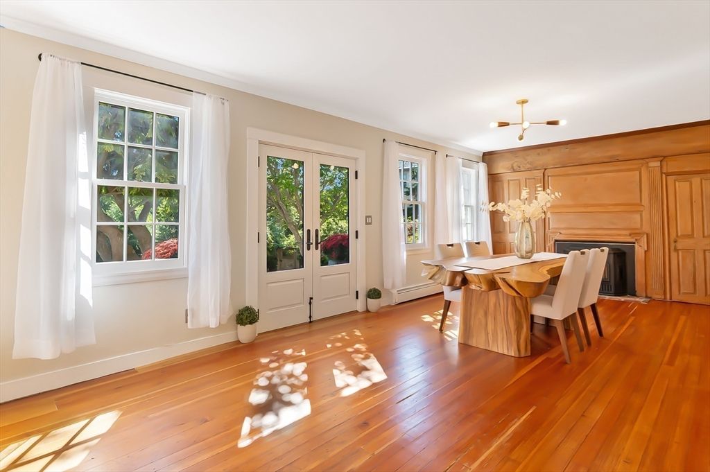 Dining room, Fireplace, Interior, Pendant Lights, Wood Texture Flooring