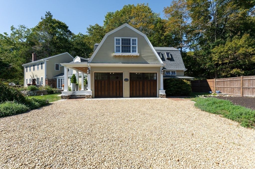 Attached, Exterior, Facade, Cape Cod