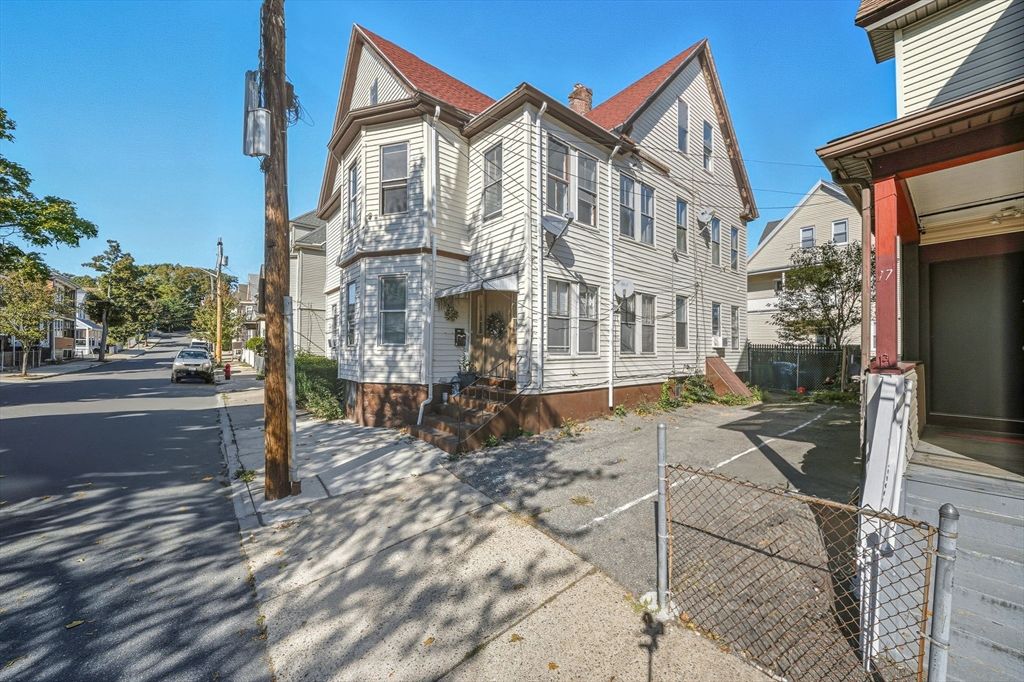 Exterior, Facade, Queen Anne Victorian