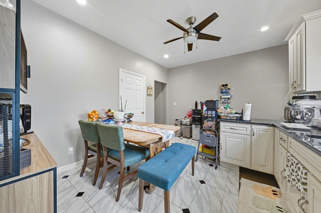 Dining room, Interior, Kitchen, Recessed Lighting