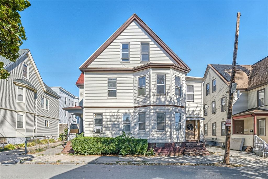 Exterior, Facade, Queen Anne Victorian