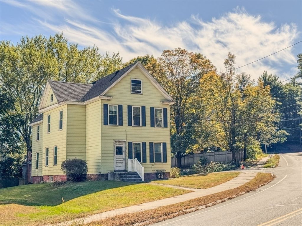 Exterior, Facade, Queen Anne Victorian