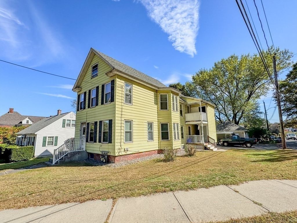 Exterior, Facade, Queen Anne Victorian