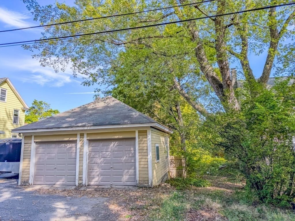 Detached Garage, Exterior