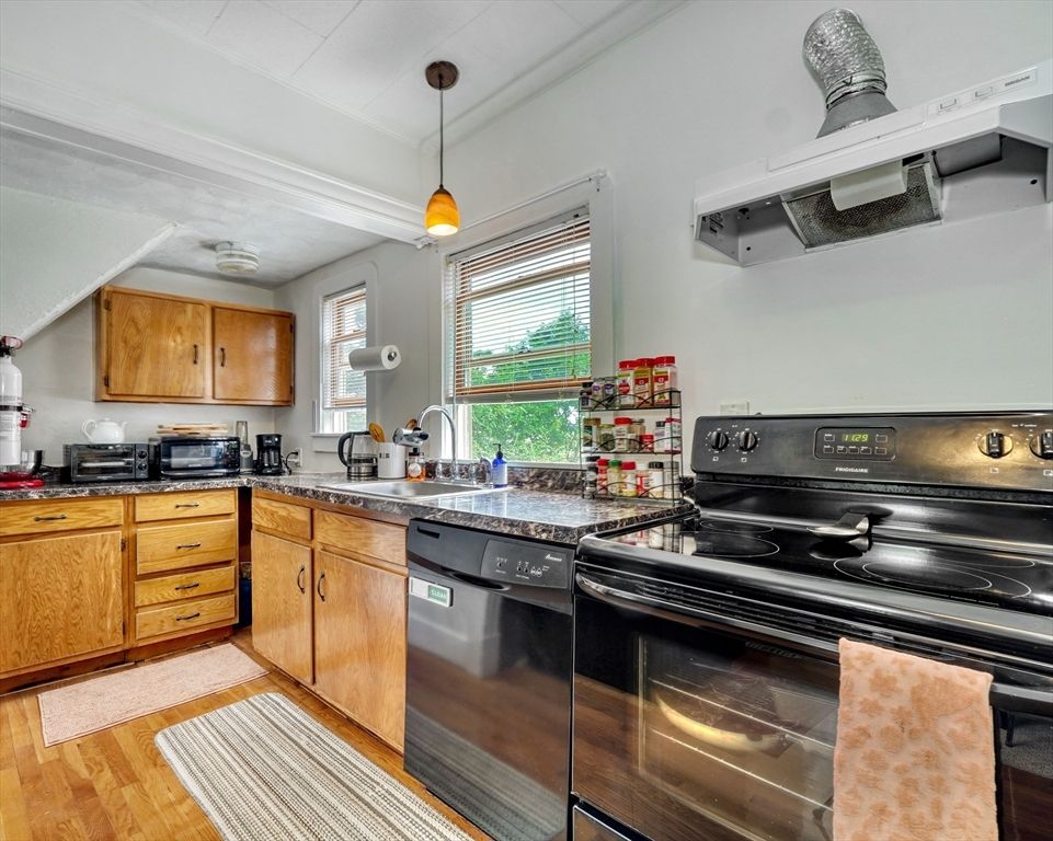 Interior, Kitchen, Pendant Lights, Wood Texture Flooring