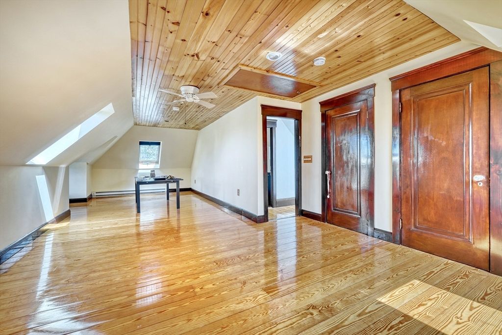 Empty room, Interior, Recessed Lighting, Wooden Ceilings, Wood Texture Flooring