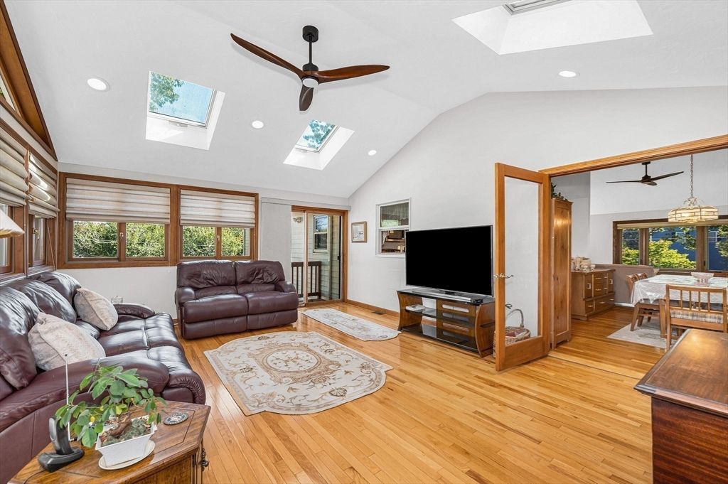 Dining room, Interior, Living room, Recessed Lighting, Wood Texture Flooring