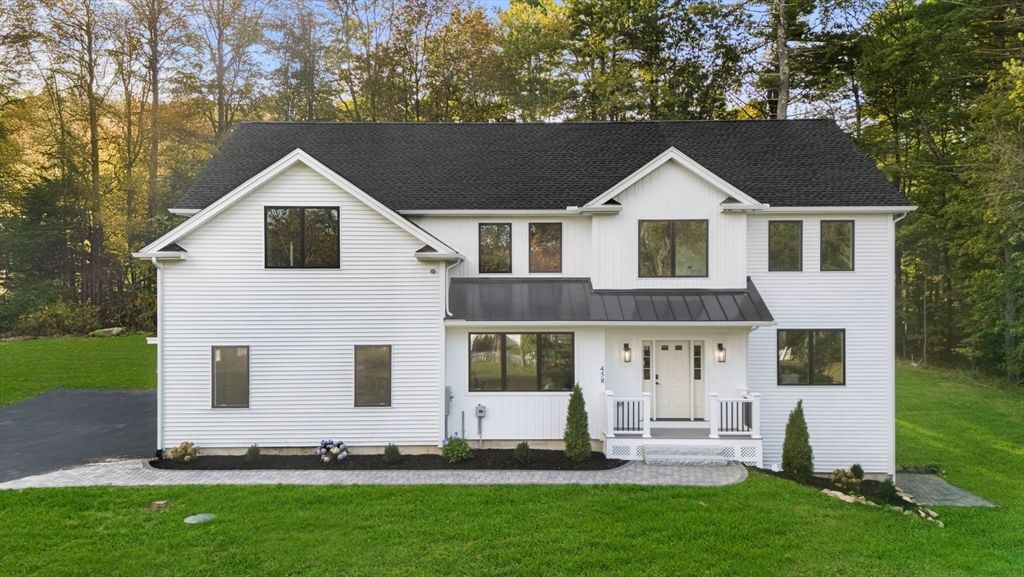 Exterior, Facade, Farmhouse