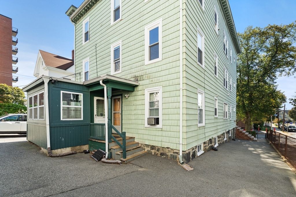 Exterior, Facade, None