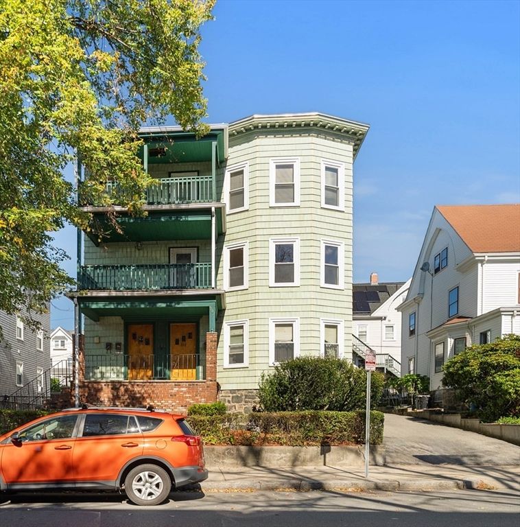 Exterior, Facade, Queen Anne Victorian
