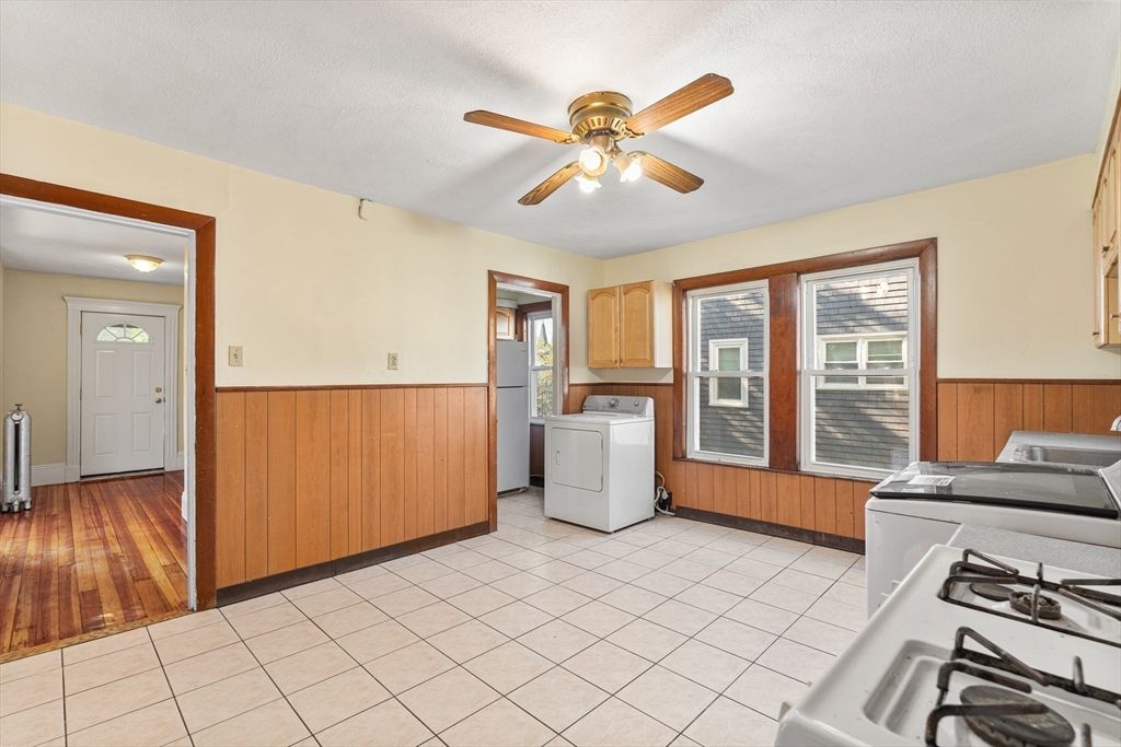 Interior, Kitchen, Washer, Wood Texture Flooring