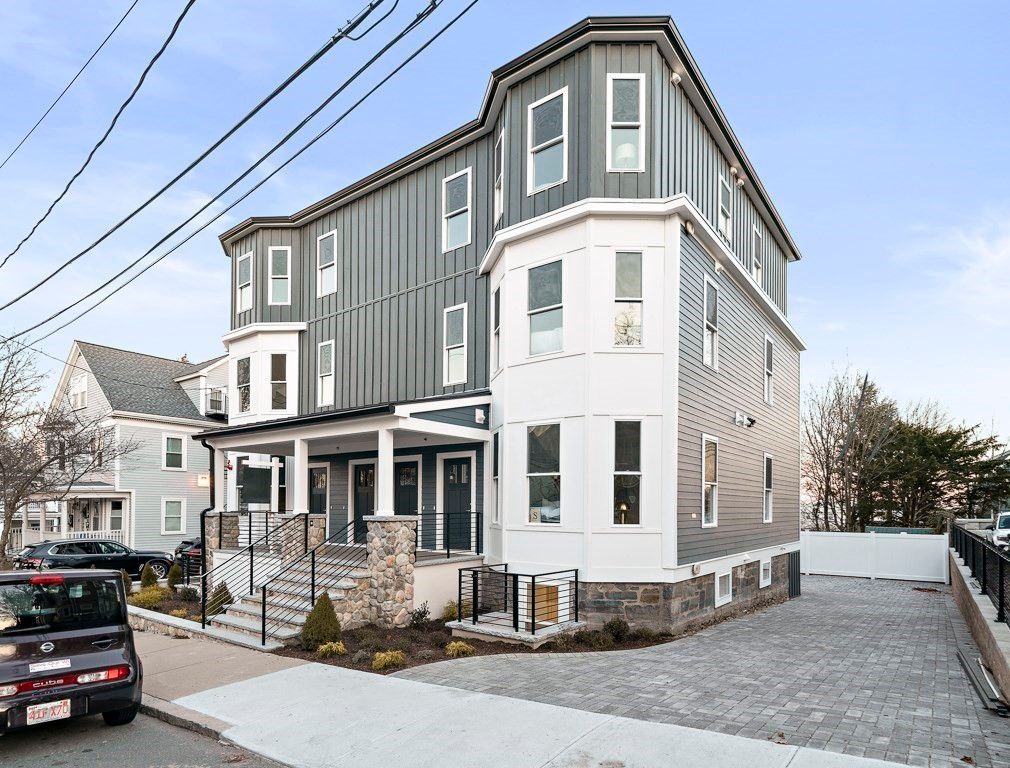 Exterior, Facade, Queen Anne Victorian