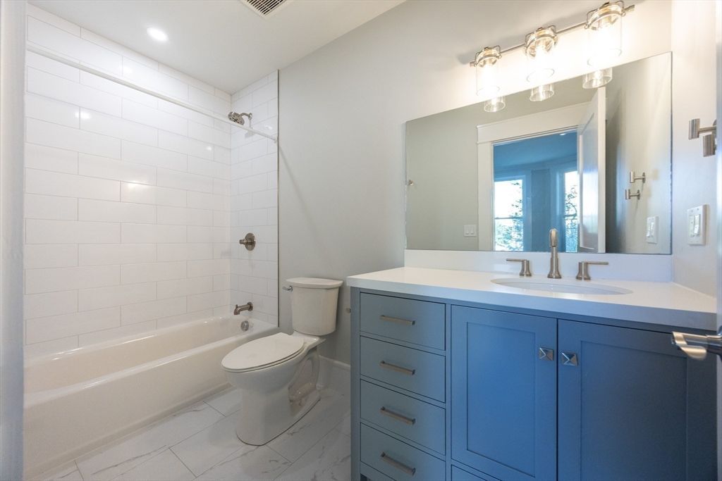 Bathroom, Interior, Marble, Recessed Lighting