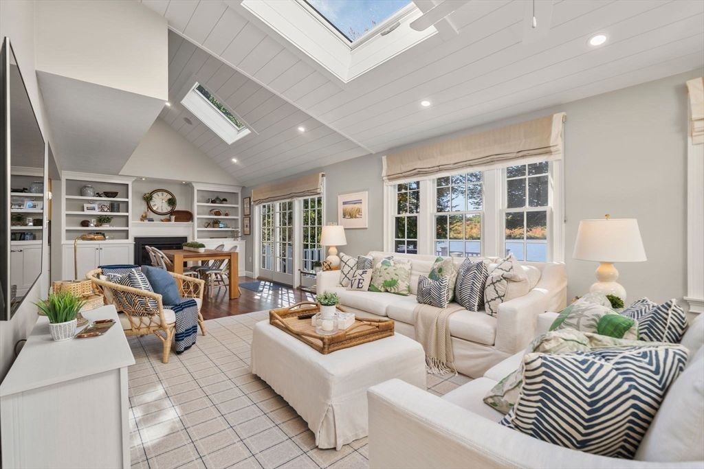 Dining room, Interior, Living room, Recessed Lighting, Water