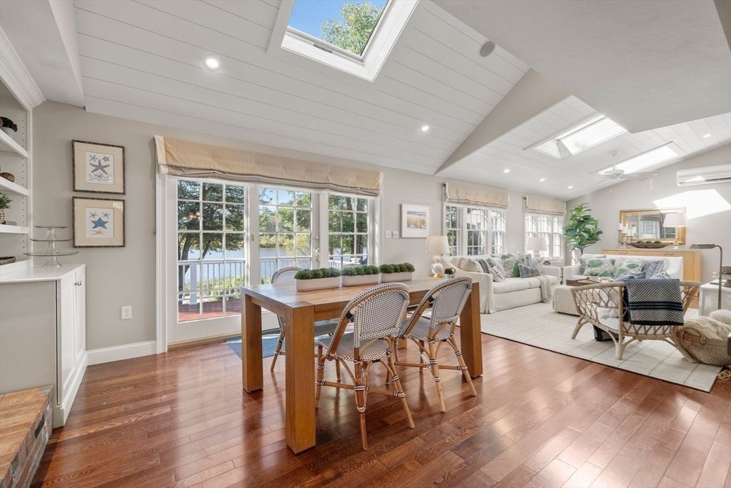 Dining room, Interior, Living room, Recessed Lighting, Wood Texture Flooring