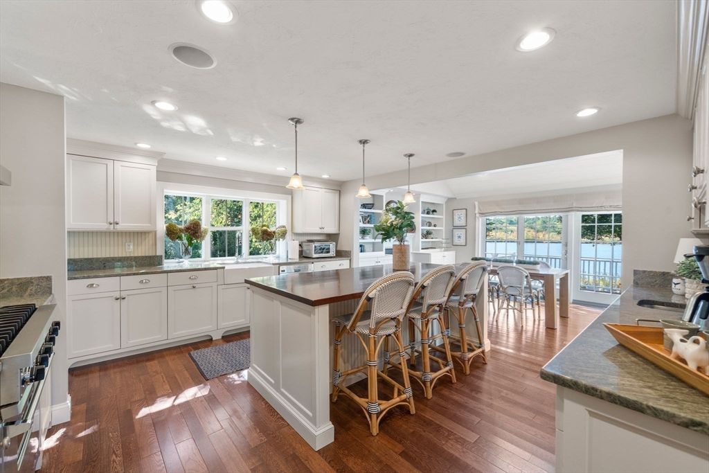 Dining room, Interior, Kitchen, Pendant Lights, Recessed Lighting, Wood Texture Flooring