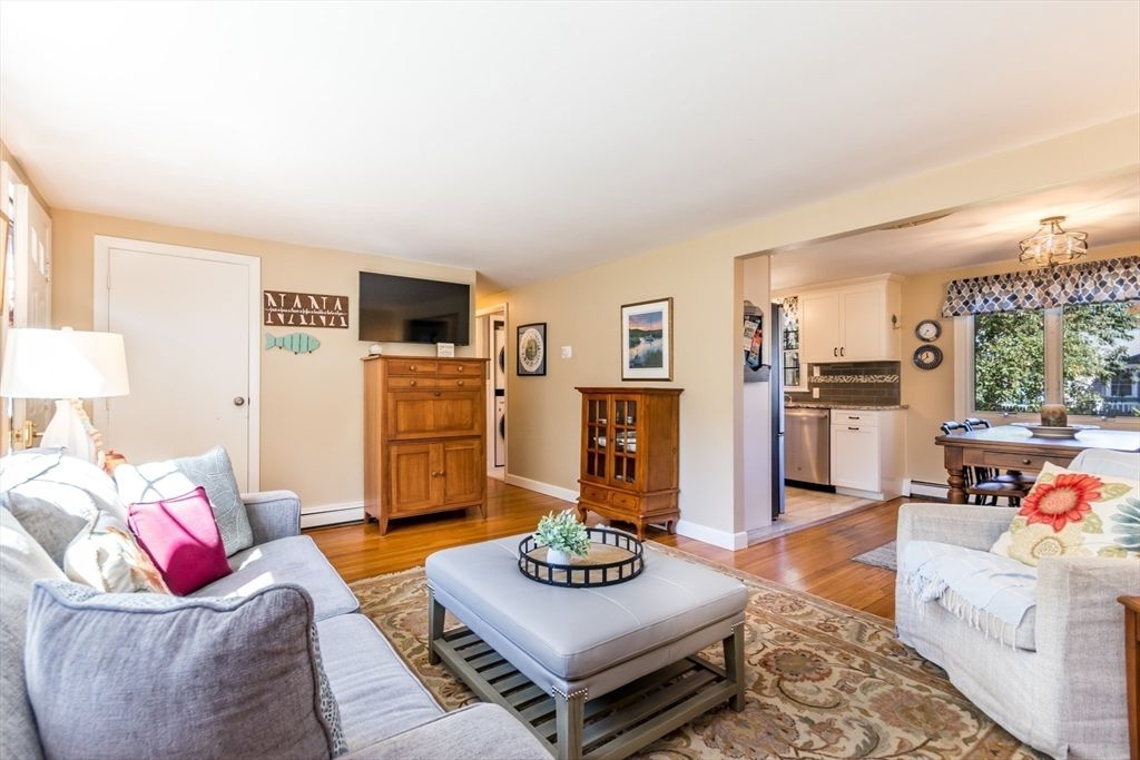 Chandelier, Interior, Kitchen, Living room, Stainless Steel Appliances, Wood Texture Flooring