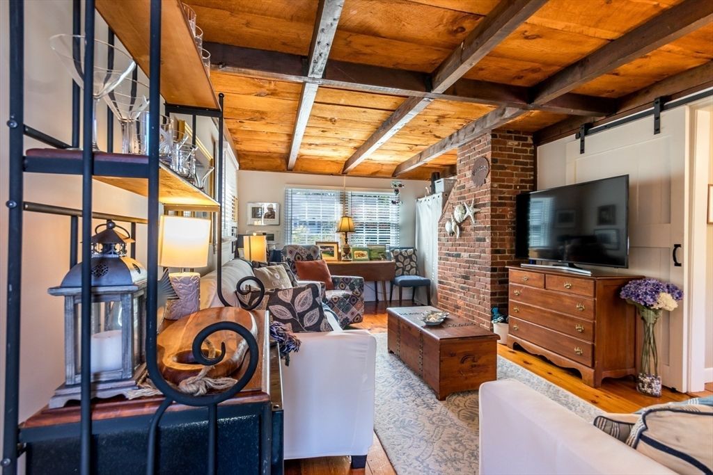 Dining room, Interior, Living room, Stone Walls, Wooden Beams, Wooden Ceilings, Wood Texture Flooring
