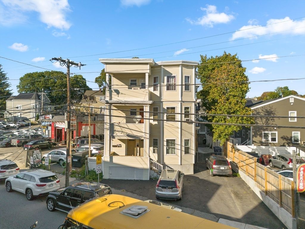 Exterior, Facade, Rowhouse