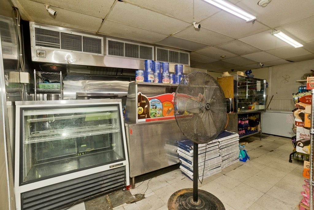 Interior, Stainless Steel Appliances
