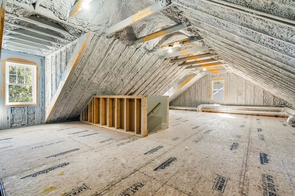 Empty room, Interior, Wooden Beams