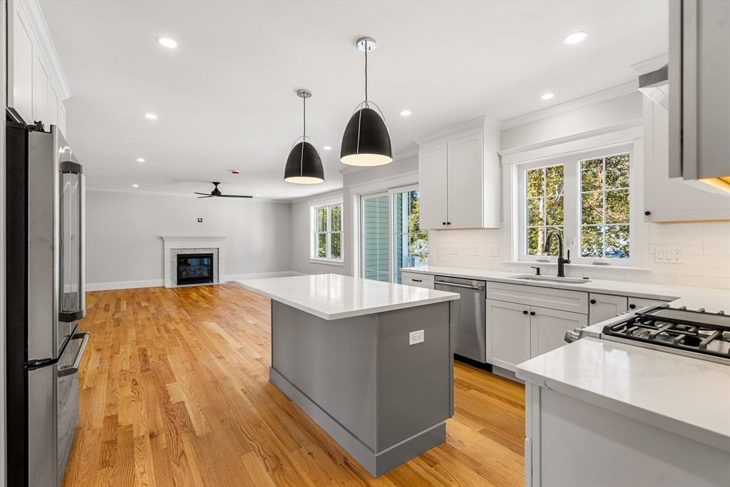 Fireplace, Interior, Kitchen, Pendant Lights, Recessed Lighting, Wood Texture Flooring