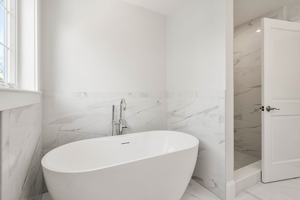 Bathroom, Free Standing Baths, Interior, Marble, Marble Walls