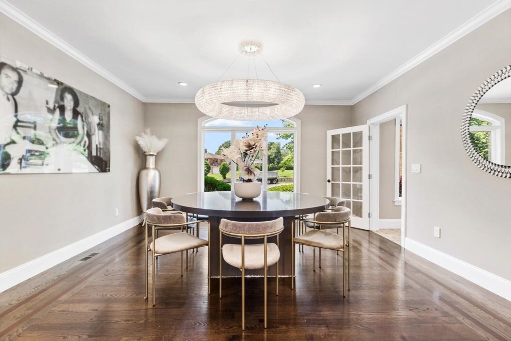 Chandelier, Dining room, Interior, Recessed Lighting, Wood Texture Flooring