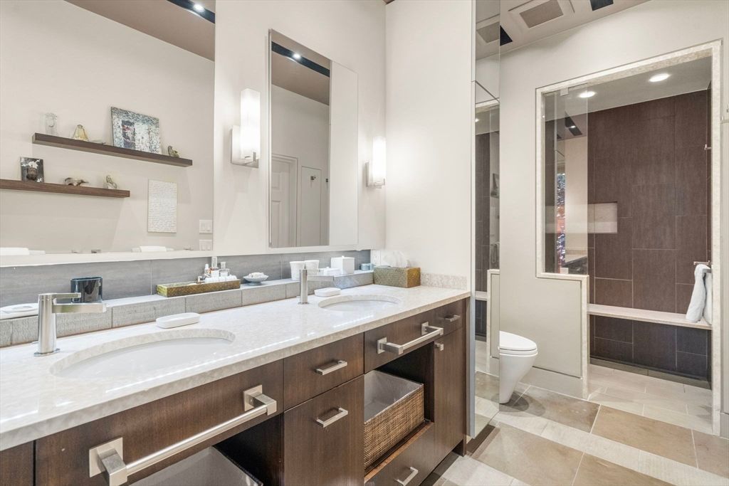 Bathroom, Dual Sink Vanities, Interior, Recessed Lighting