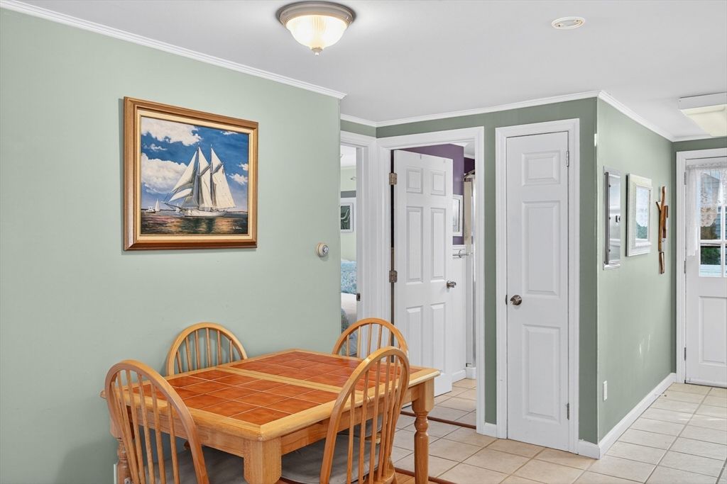 Dining room, Interior