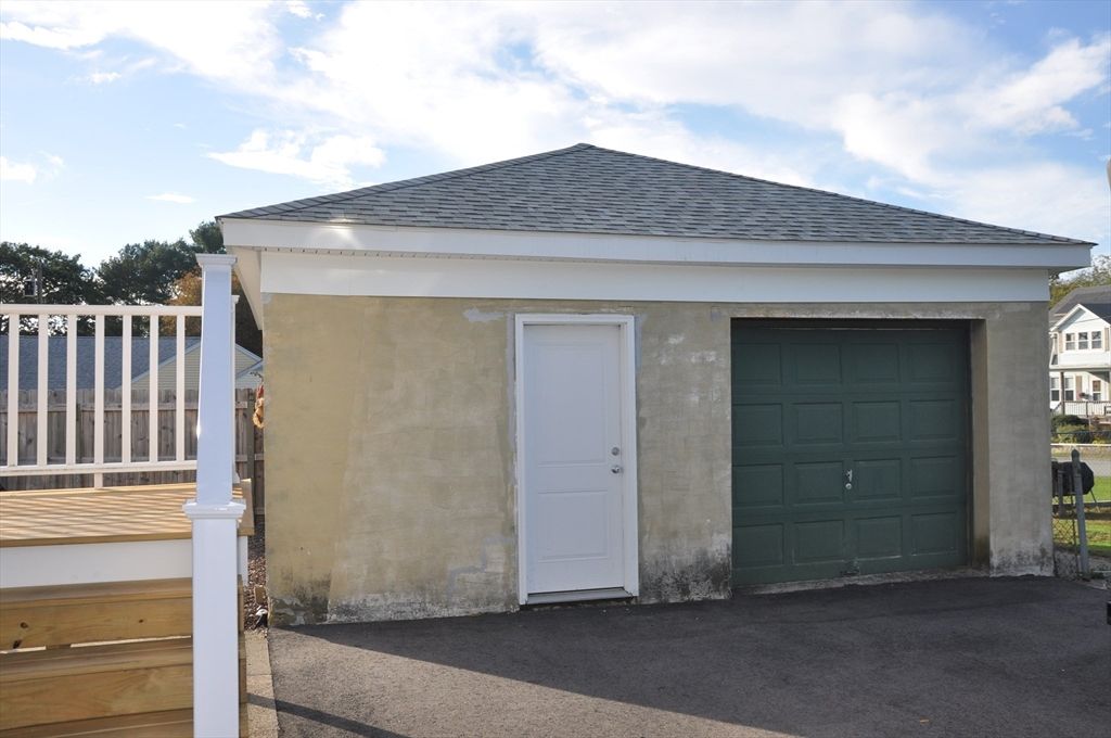 Detached Garage, Exterior