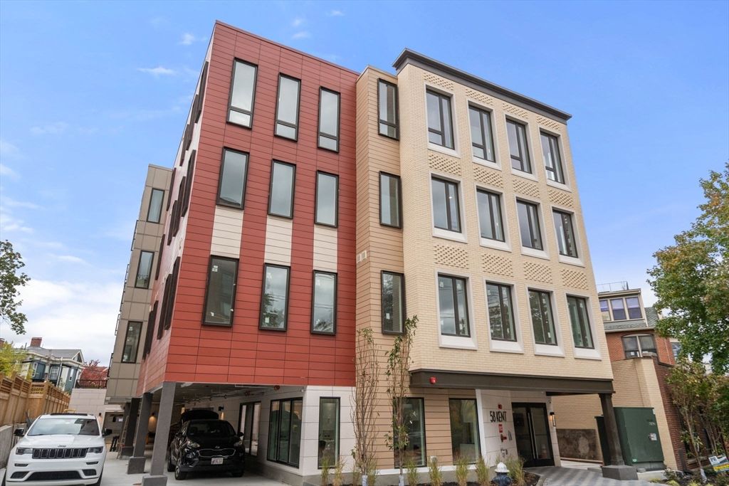 Exterior, Facade, Rowhouse