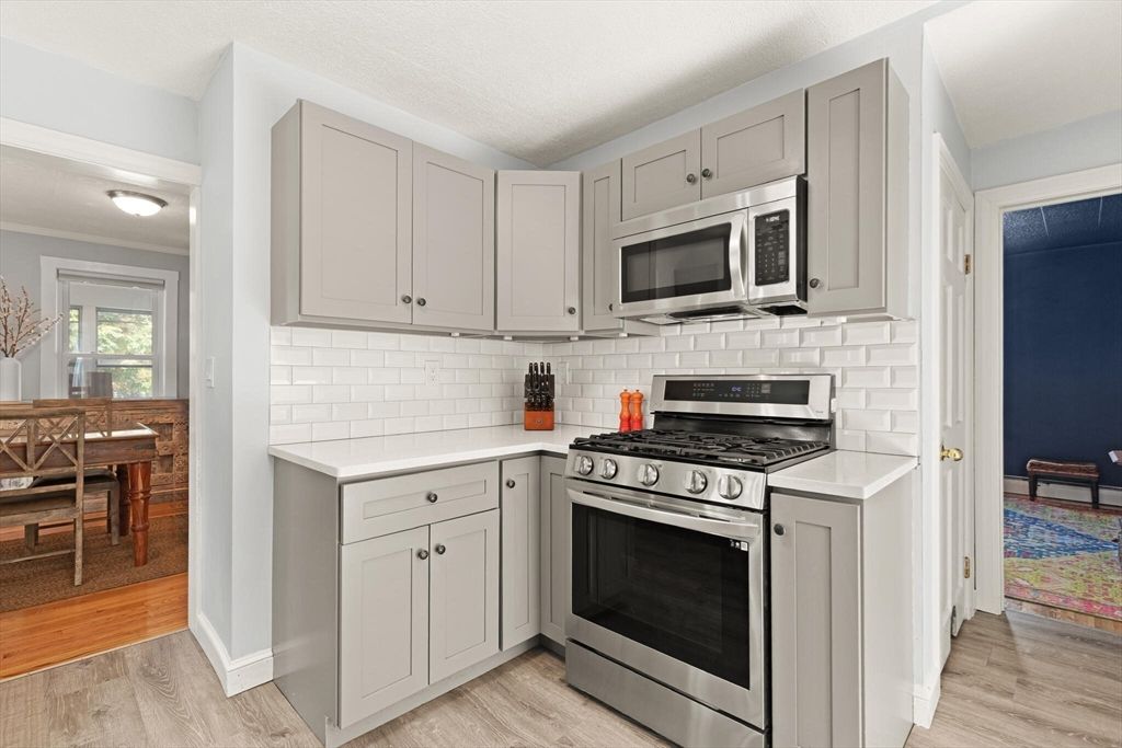 Dining room, Interior, Kitchen, Stainless Steel Appliances, Wood Texture Flooring