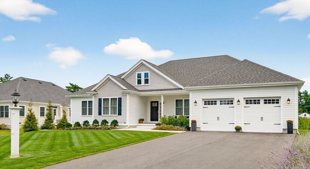 Attached, Exterior, Facade, Ranch